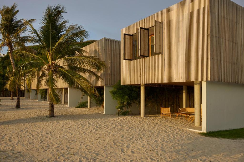 innit hotel design ekas beach